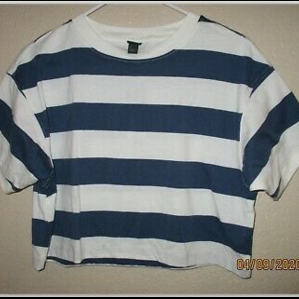 Boxy cropped blue striped tee